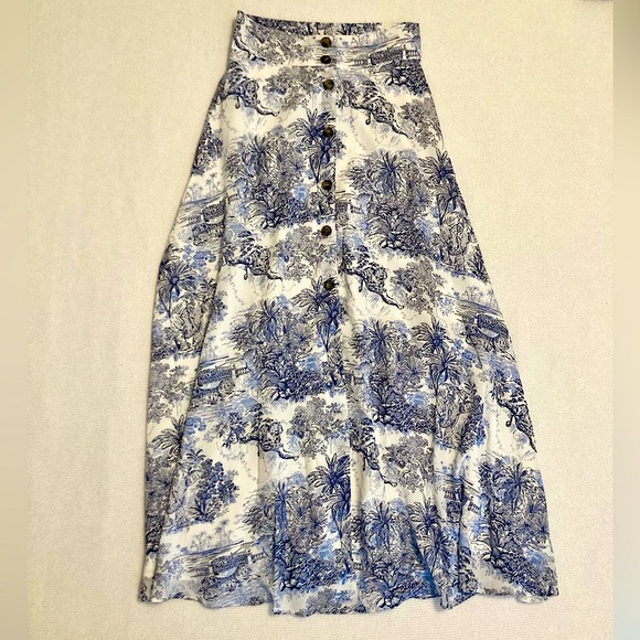Stunning Patterned Maxi Skirt - Picture 4 of 4
